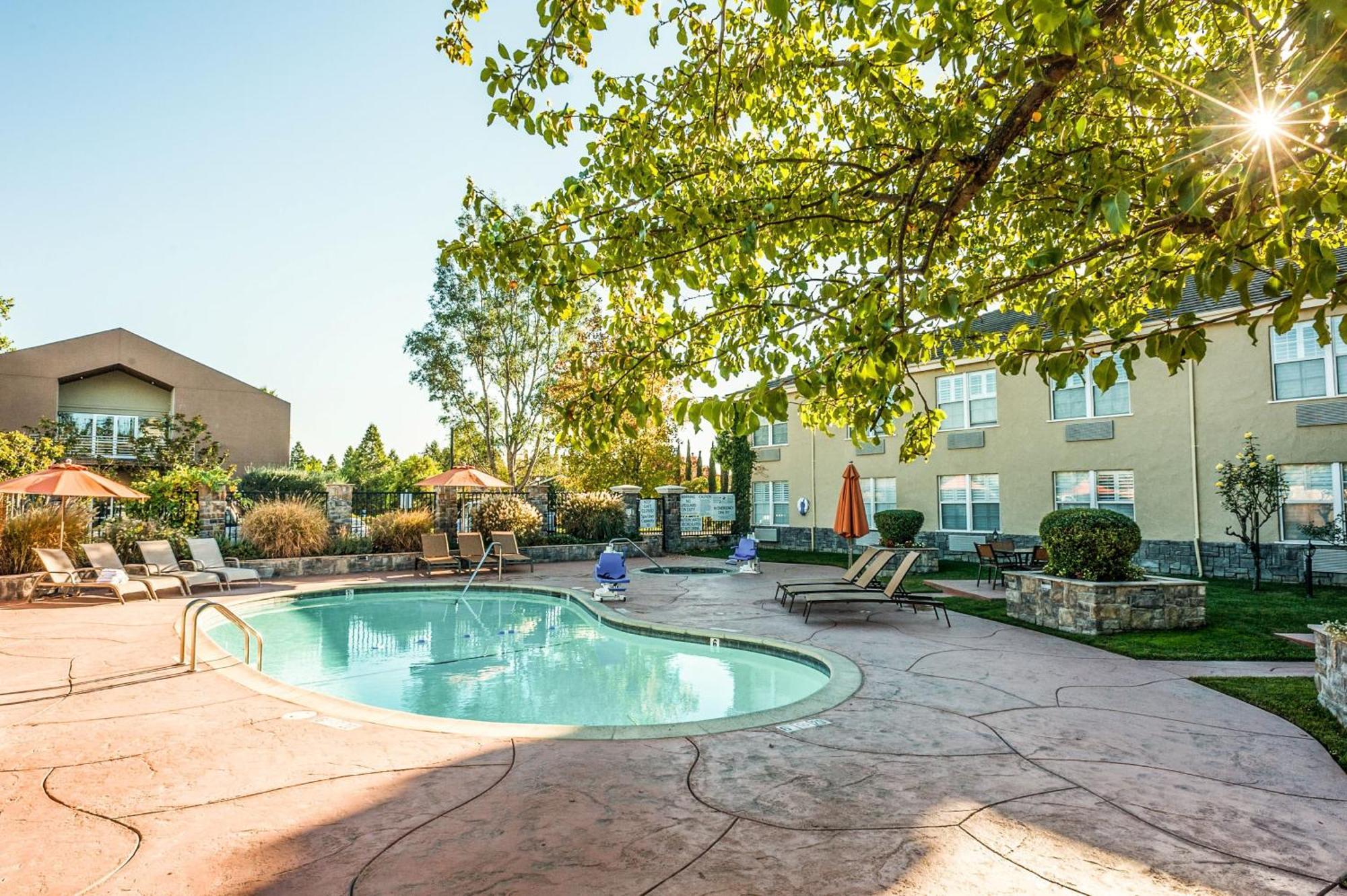 Hotel Indigo Napa Valley By Ihg Bagian luar foto