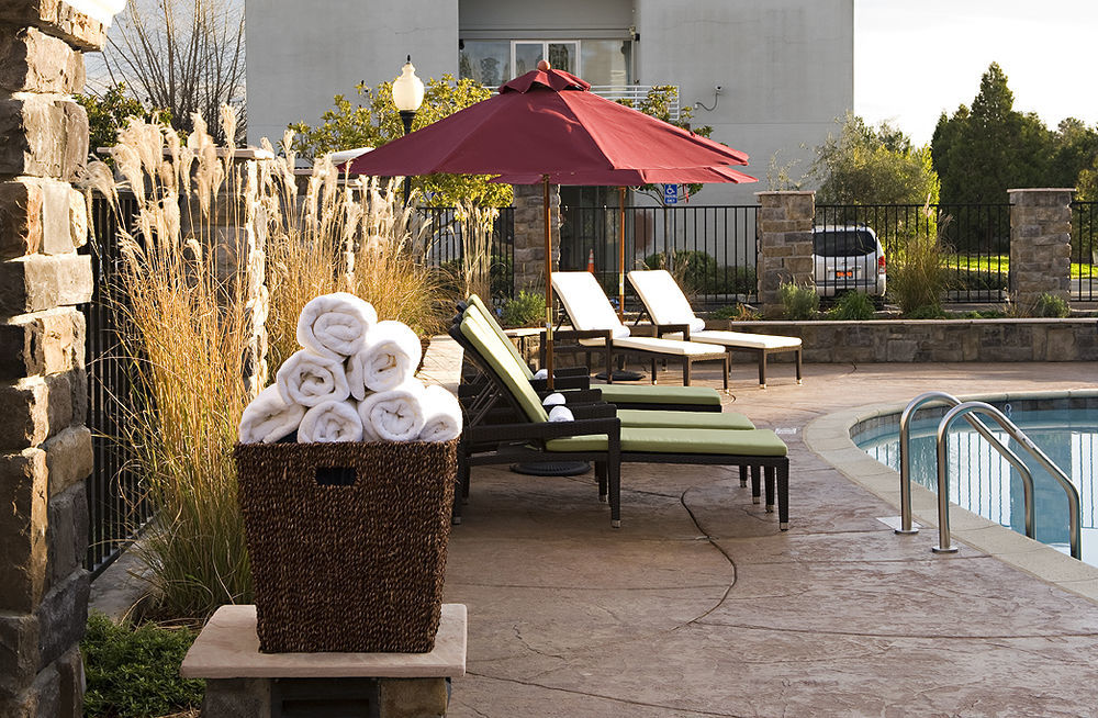 Hotel Indigo Napa Valley By Ihg Bagian luar foto